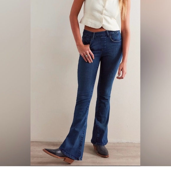 NWT Free People Infinite Curvy Flare Jean - Picture 2 of 10